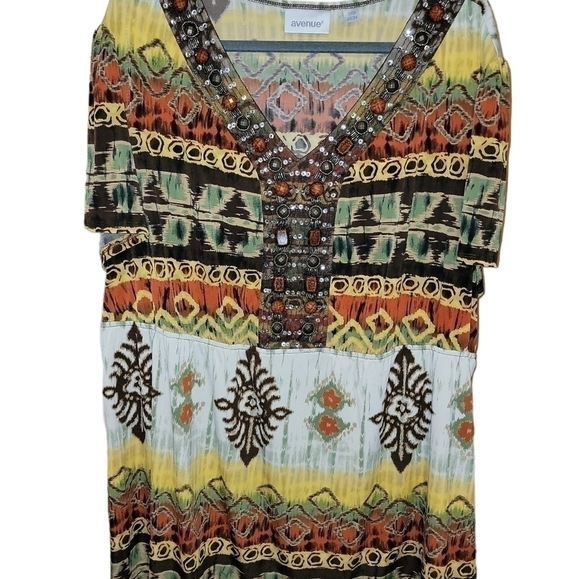 Avenue size 22/24 top. Bright colorful stone accents on front. V neck - Picture 5 of 12